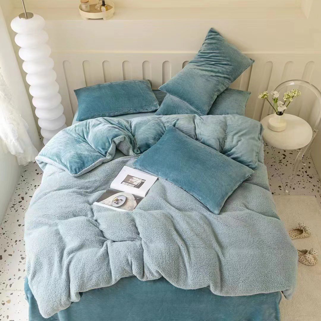 Комплект плюшевого постельного белья Colorful Home "Овечка" голубой
