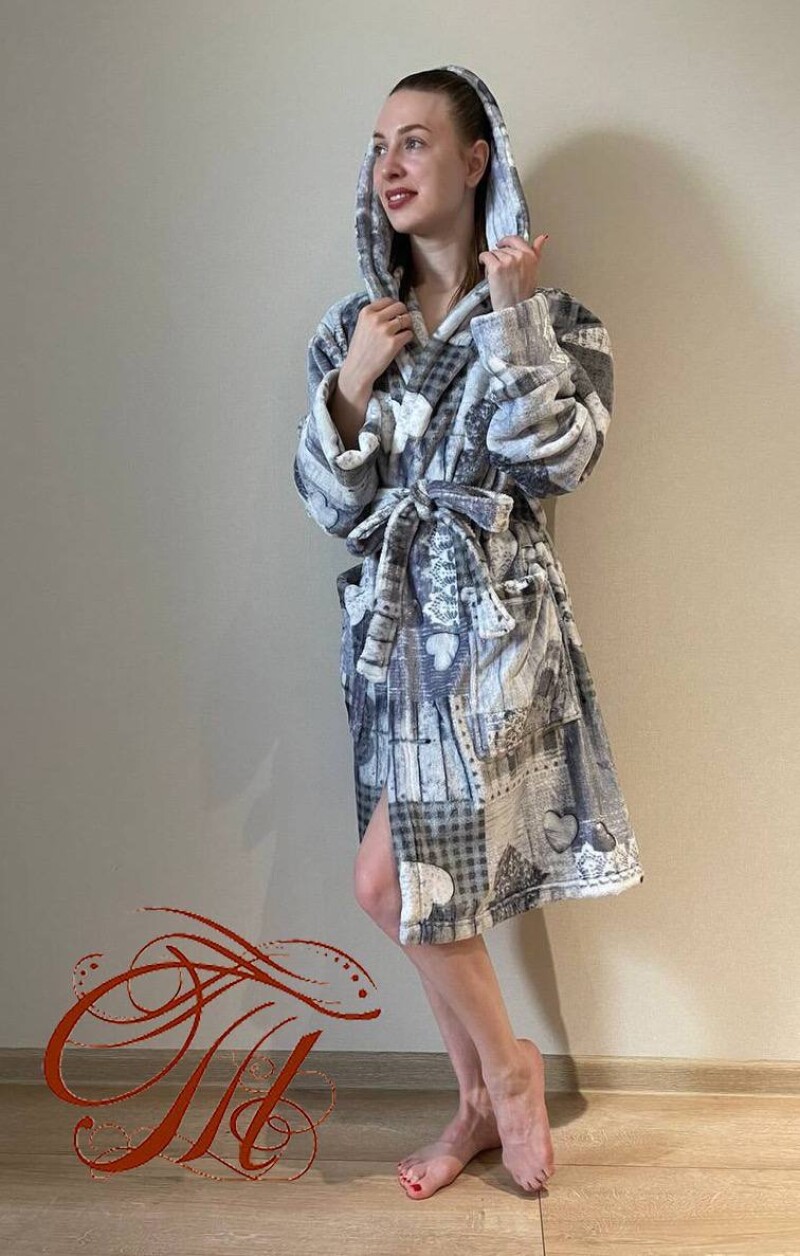 Халат з мікрофібри Велсофт з капюшоном (розміри M/L/XL), довжина 120 см.