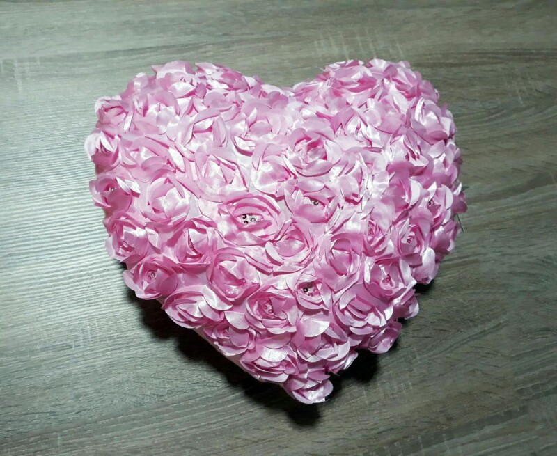 Декоративна подушка "Серце в трояндочках" (рожеве)