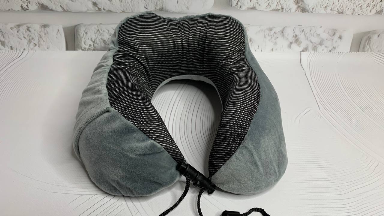 Ортопедична подушка-рогалик для подорожей (ефект пам'яті). "Сірий"
