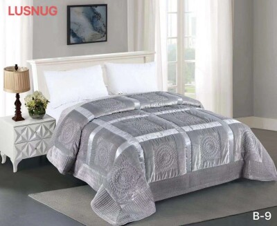 Покривало стьобане велюрове Brilliance Lusnug без наволочок 220х240см