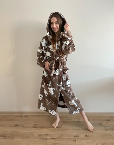 Халат з мікрофібри Велсофт з капюшоном (розміри M/L/XL), довжина 100 см.
