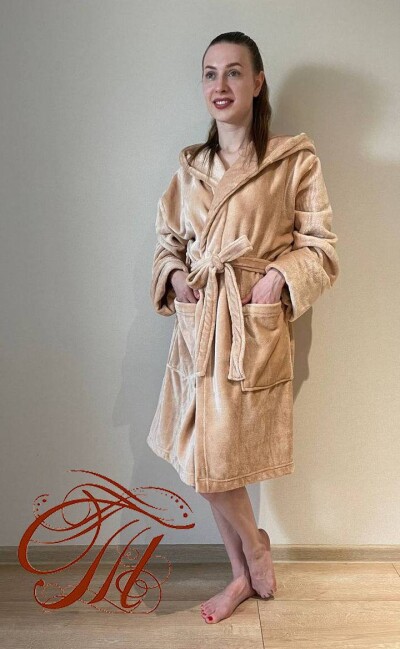 Халат з мікрофібри Велсофт з капюшоном (розміри M/L/XL), довжина 120 см.