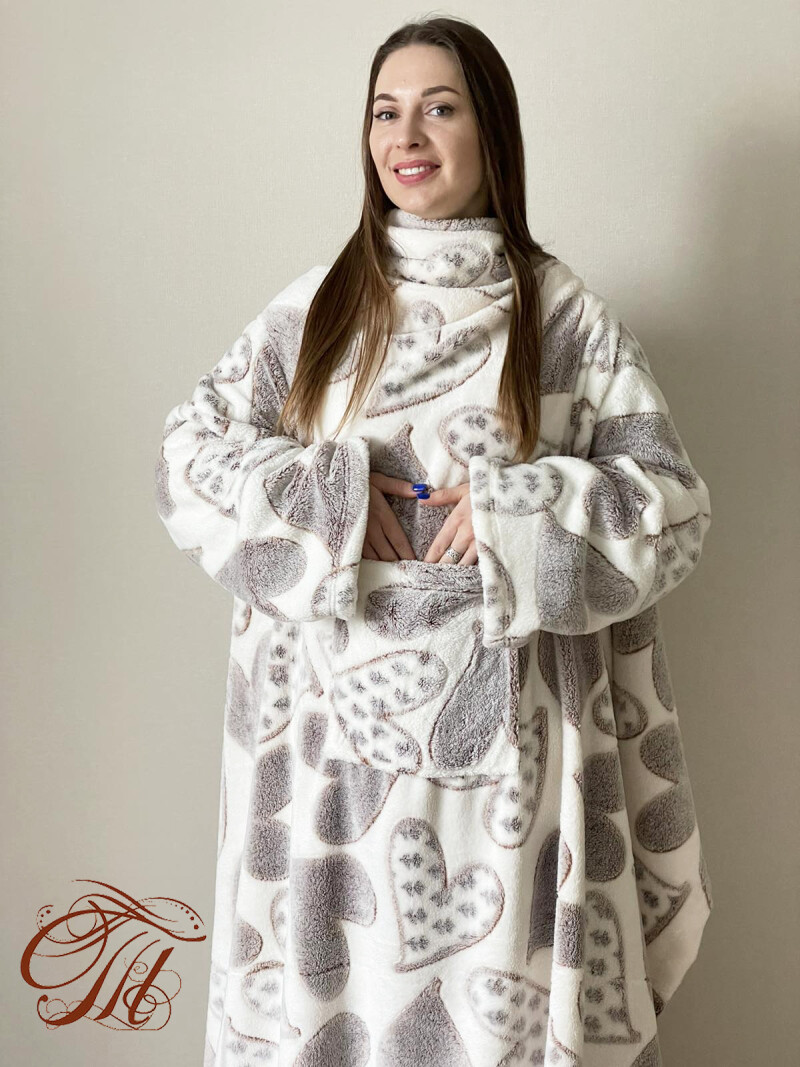 Плед из флиса с рукавами "Сердца пушок"